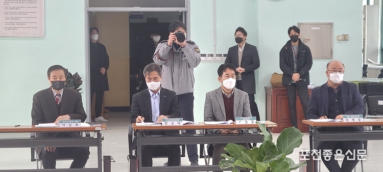 왼쪽부터 이상록 포천도시공사 사장, 한상대 경기도경제과학진흥원 지역특화산업본부장(신규회원 2023년 1월1일자 발령), 김정열 경기신용보증재단 포천지점장, 장영달 국립농산물품질관리원 포천연천사무소장.