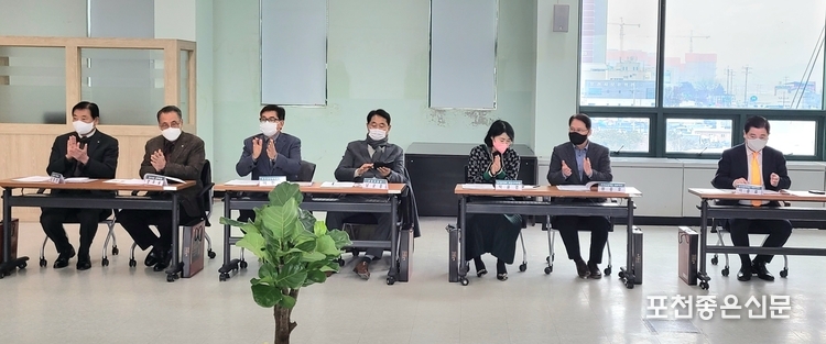 왼쪽부터 김인만 포천시체육회장, 양주승 민주평통협의회장, 이민형 포천상공회의소 회장, 남궁종 포천시산림조합장, 박윤경 농협중앙회 포천시지부장, 원종호 포천농업재단 대표이사, 이중효 포천문화재단 대표이사(신규회원 2023년 1월 12일 취임).
