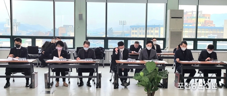 왼쪽부터 최재철 한국농어촌공사 연천포천가평지사장(신규회원 2023년 1월1일자 발령), 변영심 국민건강보험공단 포천지사장(신규회원 2023년 1월 2일자 발령), 유대희 한국국토정보공사 포천지사장, 백남순 경기도의료원 포천병원장, 최영태 국립수목원장, 김철완 포천우체국장, 전병오 포천세무서장(신규회원 22년 12월 30일자 발령).
