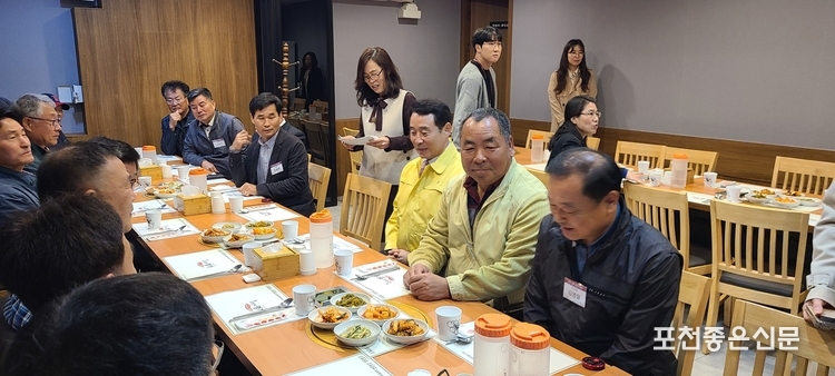 윤종애 선단동장이 지난 간담회 처리 결과를 보고하고 있다. (사진=문석완 기자)