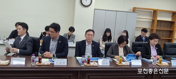 경기도의회 경노위 의원들. 왼쪽부터 전석훈의원, 이재영 의원, 이성호 의원, 신미숙 의원, 남경순 의원. (사진=문석완 기자)