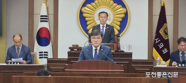 연제창 의원이 조례 등 심사특별위원회 구성 결의안에 대한 제안 설명을 하고 있다. (사진=문석완 기자)