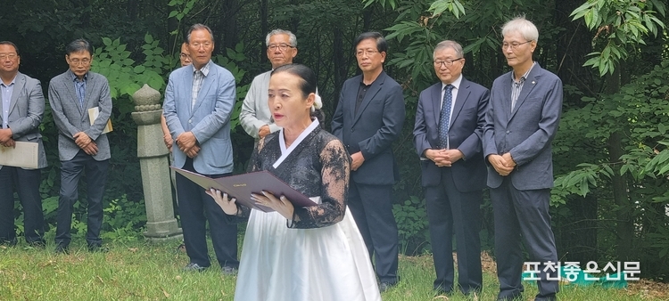 이천희 시인은 이날 동농 이해조 시인을 기리는 '님의 등불'이라는 추도시를 직접 지어 낭송했다.