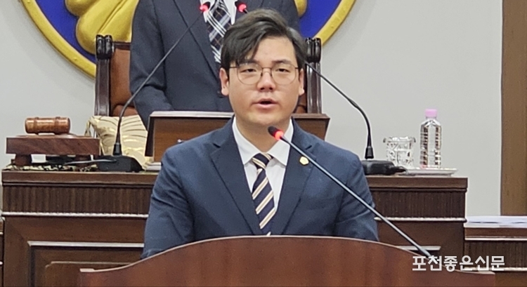포천시의회 김현규 의원이 ‘드론작전사령부’ 관련 5분 자유발언을 하고 있다. (사진=문석완 기자)