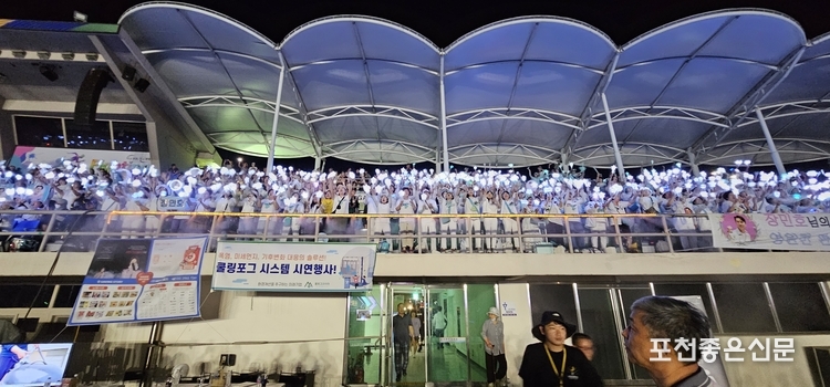 각 가수들의 팬클럽들도 질서정연하게 관람하고 있다. (사진=문석완 기자)