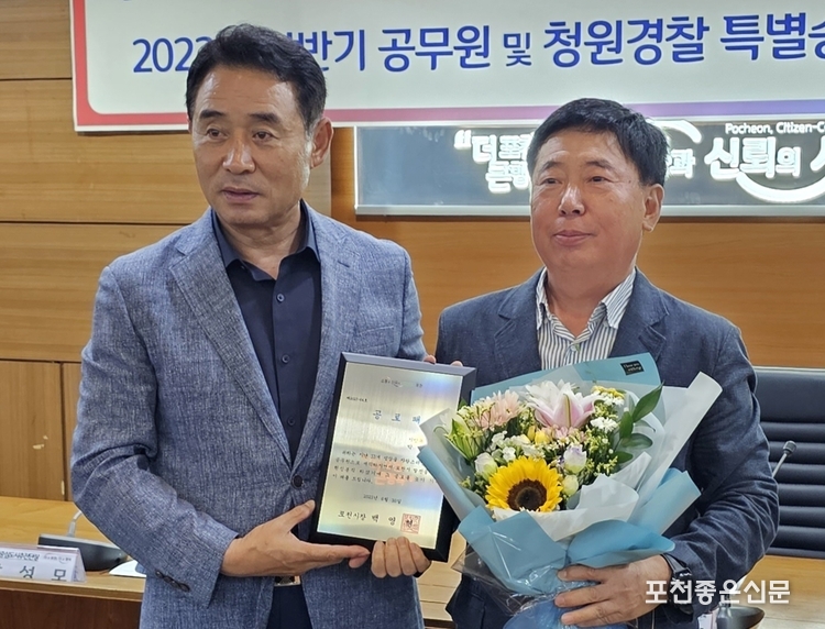 정년퇴직하는 네 사람. 순서대로 안희창 전 식품안전과장, 윤동준 전 의회사무과장, 이우석 전 생태공원과장, 박남중 전 산림과장. (사진=문석완 기자)