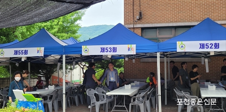 추진위원회는 졸업 기수별로 점심을 할 수 있도록 간이식당을 마련했다. 