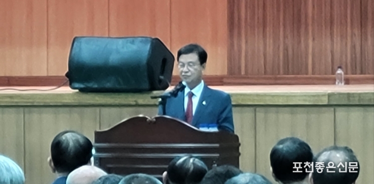 최춘식 국회의원이 축사를 하고 있다. 