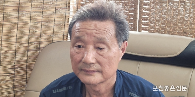 소흘읍 고모 3리 전영식 이장이 마을 현황과 젊은이 거주에 대해 입장을 밝히기 전에 진지한 표정을 짓고있다. 
