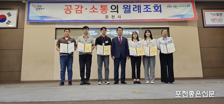 왼쪽부터 박민우 님, 김주식 님, 강민수 님, 백영현 시장, 허진경 님, 최수인 님, 김민희 님. (사진=문석완 기자)