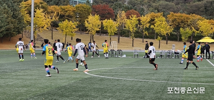 대진대학교 대운동장에서 축구경기가 열리고 있다. (사진=문석완 기자)