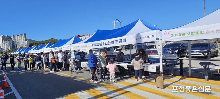 체험 부스들에도 많은 동민들이 관심을 가졌다.