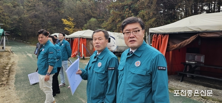 서과석 의장과 연제창 부의장이 승마 산업에 대해 이런 저런 의견을 나누고 있다. (사진=문석완 기자)