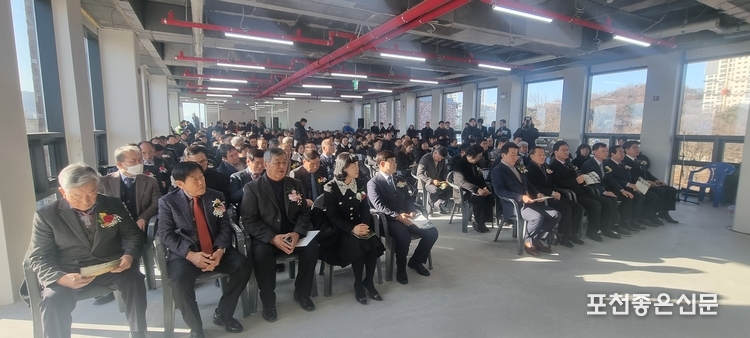이날 개점식에는 백영현 포천시장을 비롯해 각계각층의 단체장들, 그리고 소흘농협 조합원과 주민 300여 명이 참석해 성황을 이루었다. 