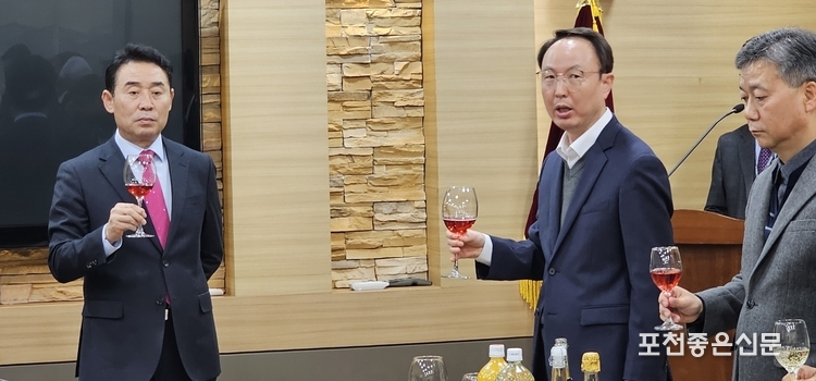 이현호 부시장이 인사를 하고 있다.
