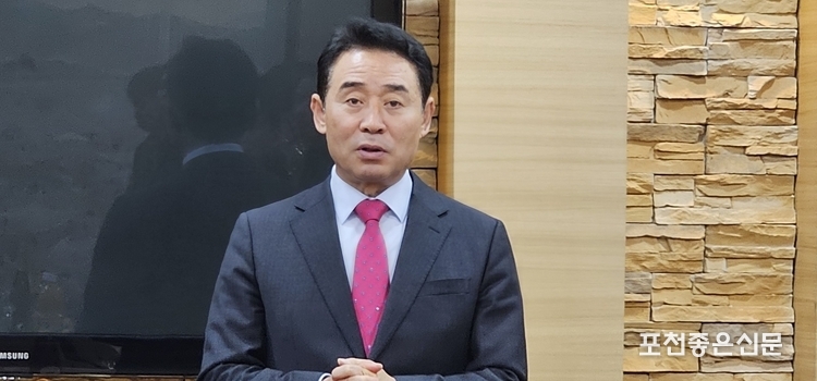 백영현 시장이 새해인사를 하고 있다.