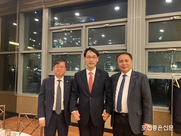 권신일 후보가 한국철도학회 신년교례회에서 참석자들과 함께 포즈를 취했다.