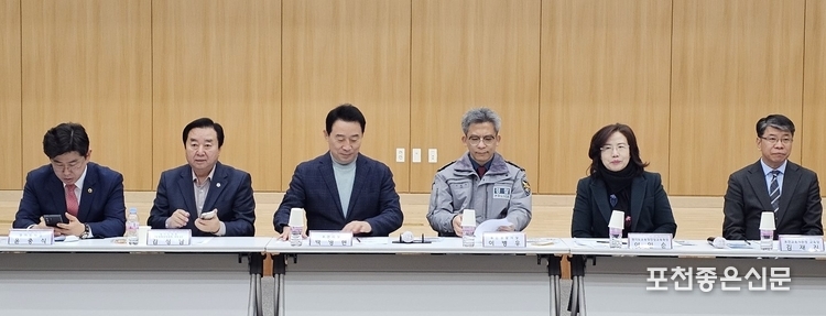 왼쪽부터 김성남·윤충식 경기도의원, 백영현 포천시장, 이병우 포천경찰서장(신임 2월 5일 부임), 이인순 경기도교육청 인성교육원장(신임 3월 1일 부임), 김재진 포천교육지원청 교육장.