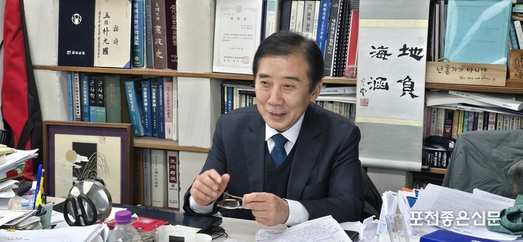 박윤국 지역위원장은 선출직의 가장 중요한 덕목으로 인성을 첫 번째로 꼽았다. 