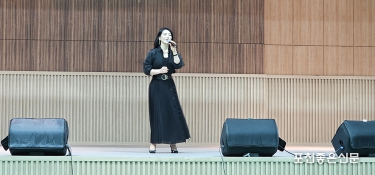 모델출신 가수 강보라 씨의 공연.