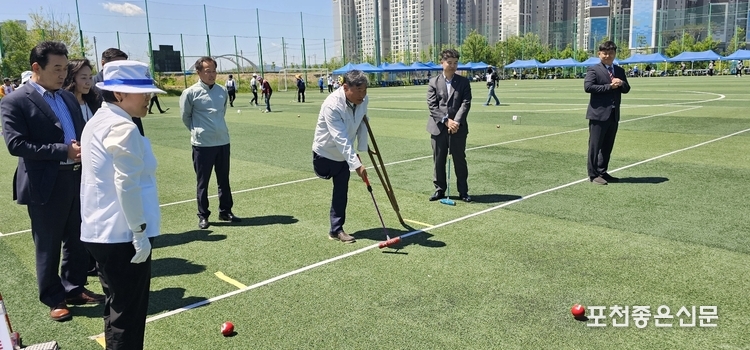 시타. 위에서부터 차례로 백영현 회장, 서과석 의장, 연제창 부의장, 이덕주 지부장, 박제훈 장애인 게이트볼 회장