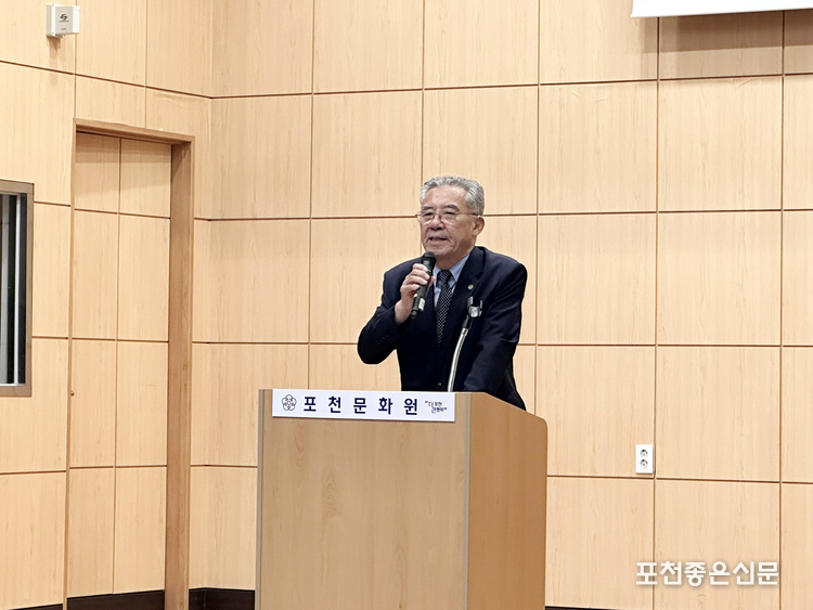 이종훈 포천문화원장이 입상자들을 축하하는 덕담을 하고 있다. 