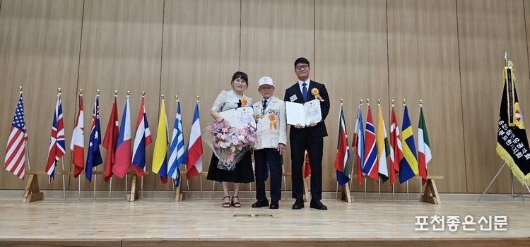 분훈지청장 수상자와 임석환 유공자회 회장..