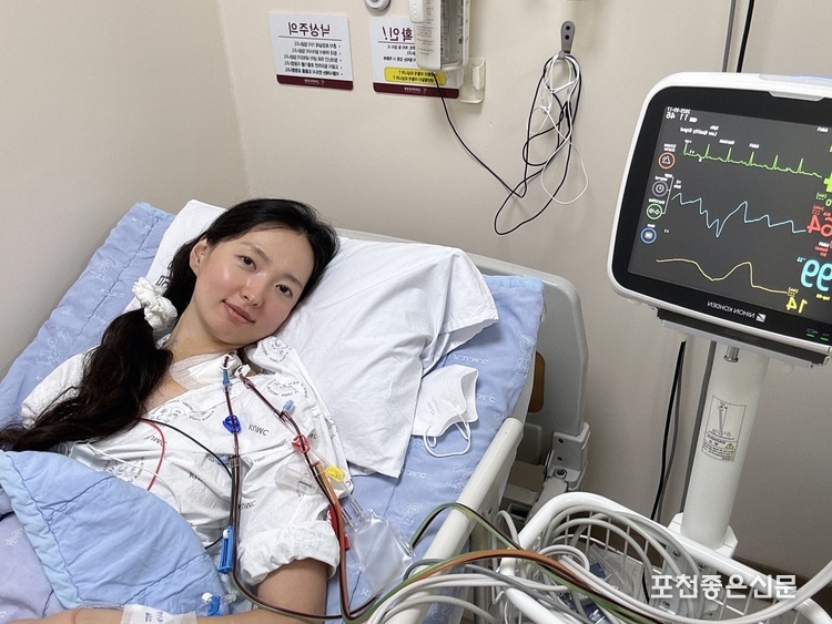 육군 수도기계화보병사단 이다정 주무관이 생면부지 혈액암 환자에게 조혈모세포 기증한 뒤 환하게 웃고 있다.